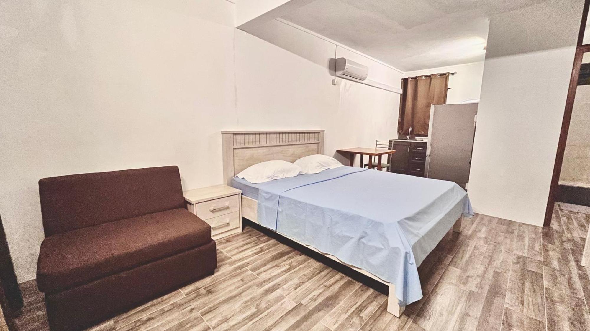 Ebony Apartment & Studio La Gaulette Esterno foto